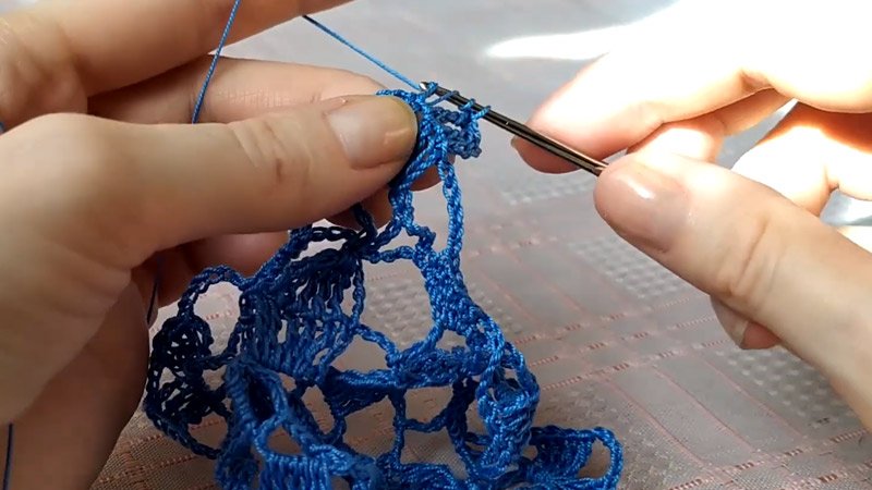 Forming the Petals with Dc2tog