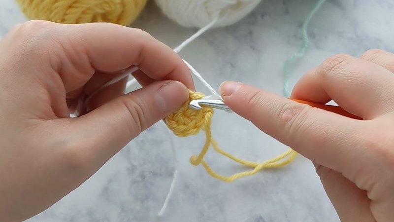 Center of the Daisy (Color A - flower center):