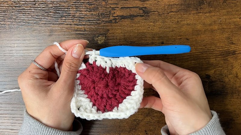 Granny Square Heart Pattern  Rnd 5