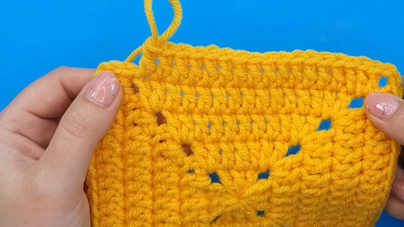 the Seamless Solid Granny Square Pattern Final Round