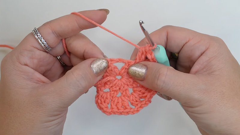 the Farmhouse Granny Square Pattern Round 3