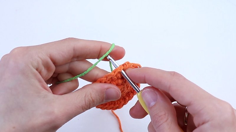 the Flower Power Dishcloth Pattern Round 3) Ch 2