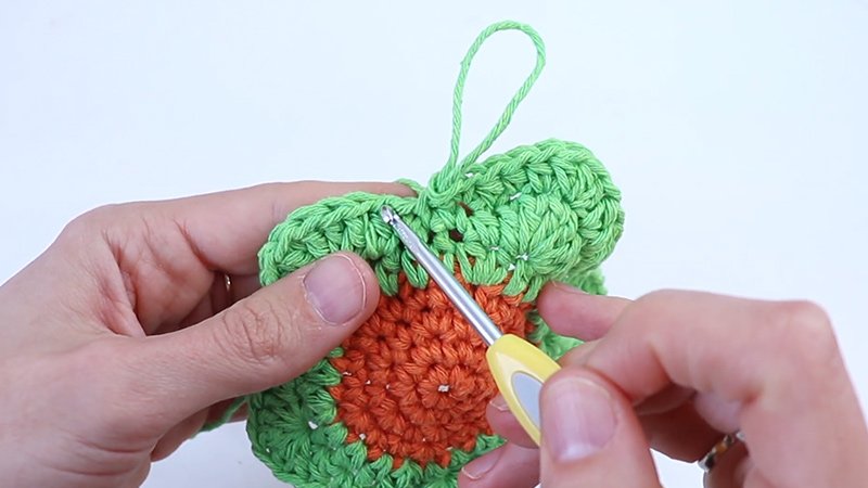 the Flower Power Dishcloth Pattern Round 7) Ch 1.