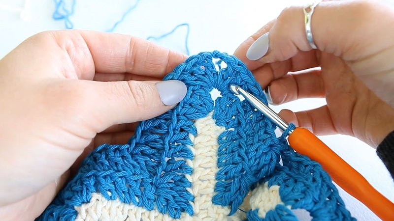 the Starfish Crochet Washcloth Pattern Round 7