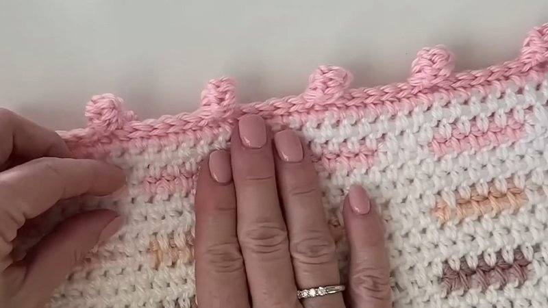 Crafting the Pom Pom Border