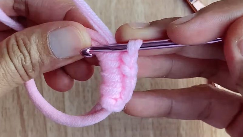 First Round - Single Crochet Foundation