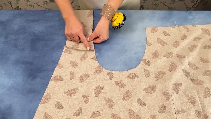 Hemming the Apron Skirt