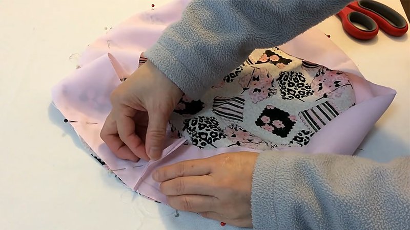 Instructions for Making the Round Pillowcase Pattern