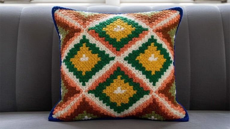 Geometric C2C Pillow Pattern