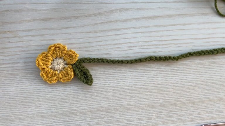 Quick No-Sew Flower Bookmark