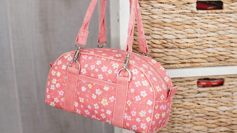 Clamshell Pouch