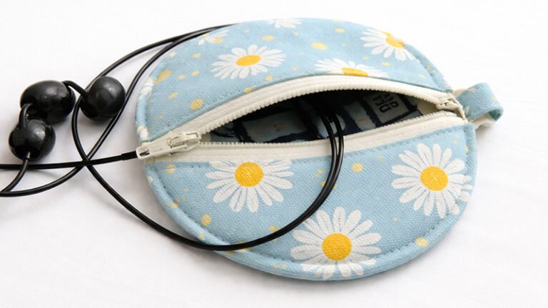 Circle Zip Earbud Pouch