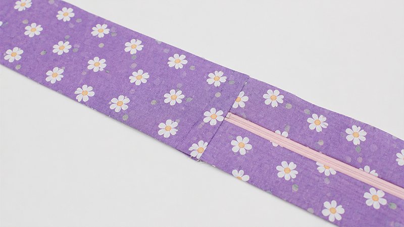 Assemble Gusset & Zipper