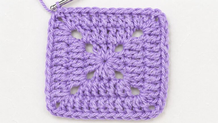 Crochet a Seamless Solid Granny Square