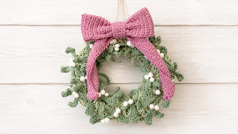 Crochet Mistletoe Christmas Wreath